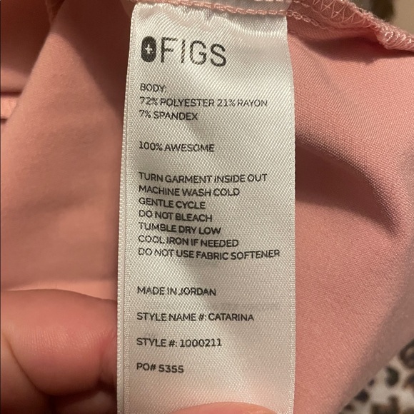 Figs scrub set with Uman relaxed joggers & Catarina one pocket top in pink sand - Picture 10 of 11